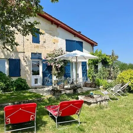 Holiday home Charmante Maison Proche Bordeaux Tauriac (Gironde)