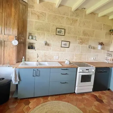 Holiday home Charmante Maison Proche Bordeaux